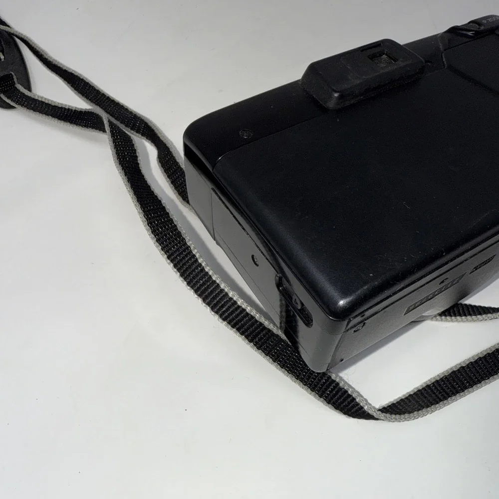 Minolta Freedom Zoom 90 Date 35mm Point & Shoot Film Camera With Bag PARTS ONLY
